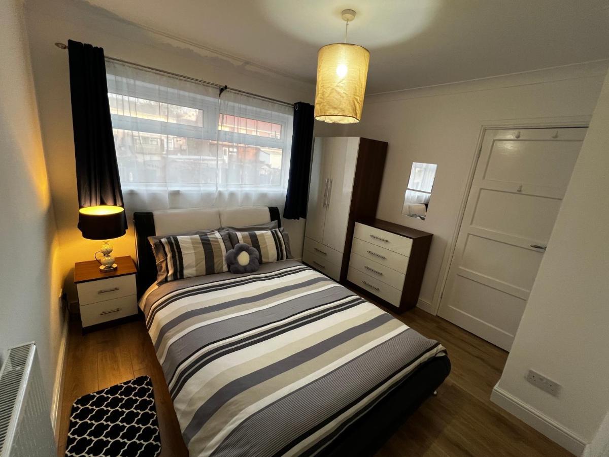 Springfield House- Near Newcastle Centre, Hospital And Keele University! Stoke-on-Trent Exteriör bild